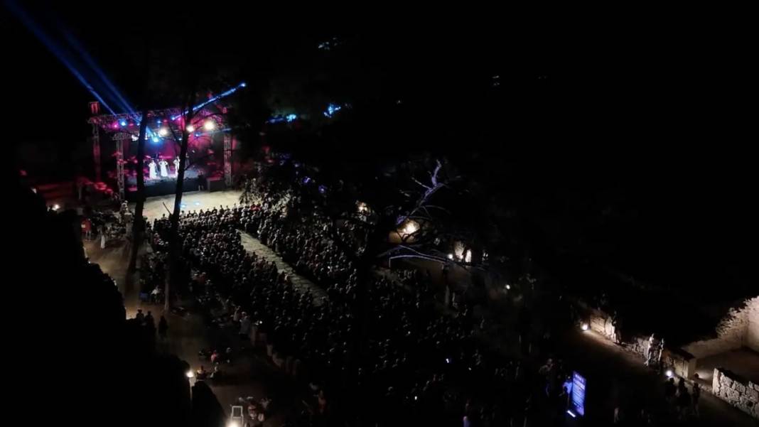 Kemer’de Unutulmaz Gece! Antik Kentte Dünya Müziği Yankılandı 5